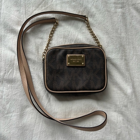 Michael Kors cross body purse - Picture 1 of 1